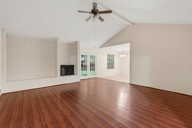 Photo - 423 Pickford Dr
