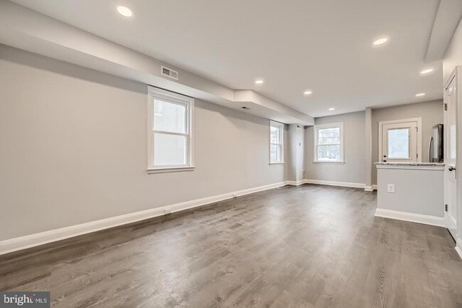 Photo - 4429 Newport Ave