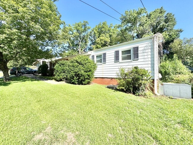 Photo - 3808 Parkwood Dr