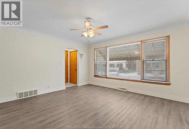 Photo - 732 CHURCH UPPER