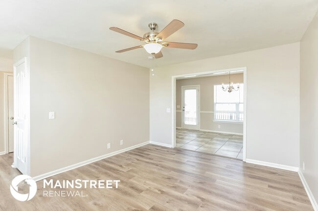 Photo - 920 Tom Hailey Blvd