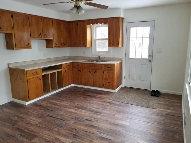 Photo - 304 Beech Spring St