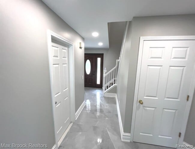 Photo - 7980 Billingham Rd