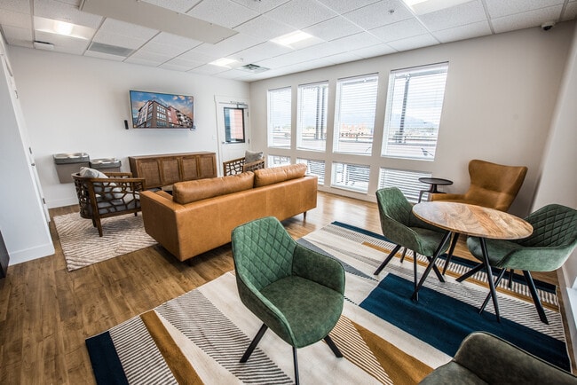 @2100 Apartments