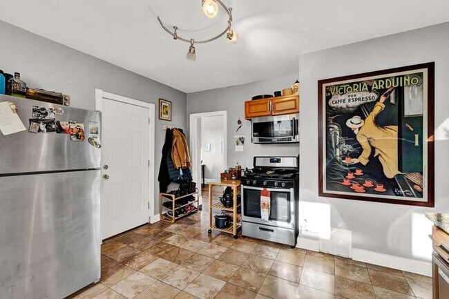 Photo - 2823 S Clement Ave Unidad Upper