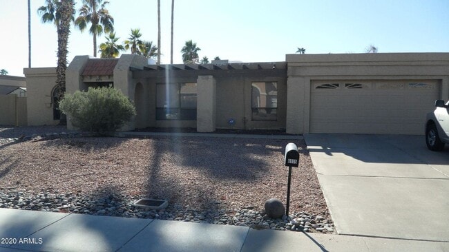 Building Photo - Great Scottsdale Location, Private Pool, 4 Bedrooms!