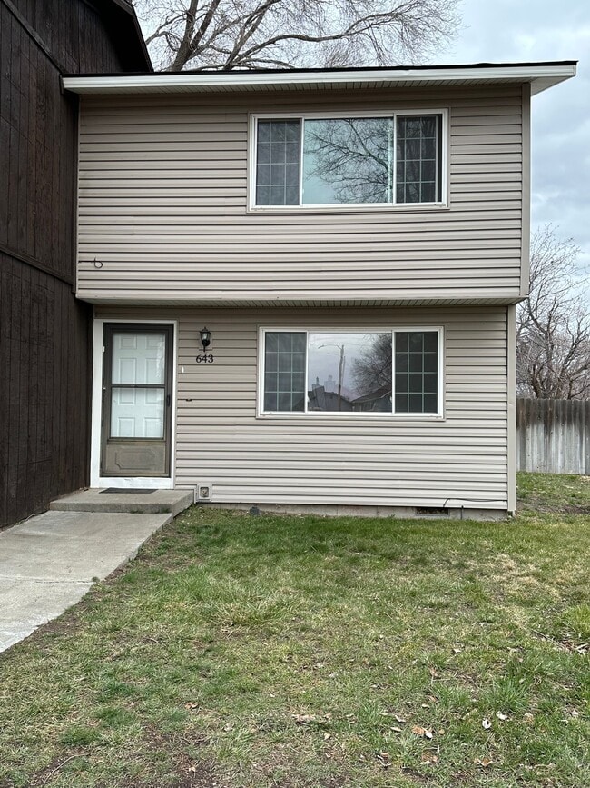 Photo - 643 Brookside Ct