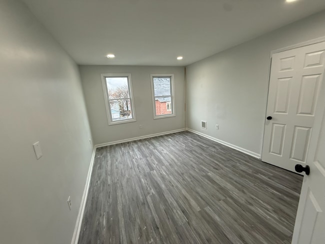 Photo - 729 S 10th St