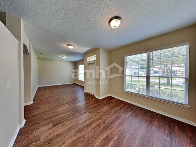 Photo - 711 Red Cedar Ct