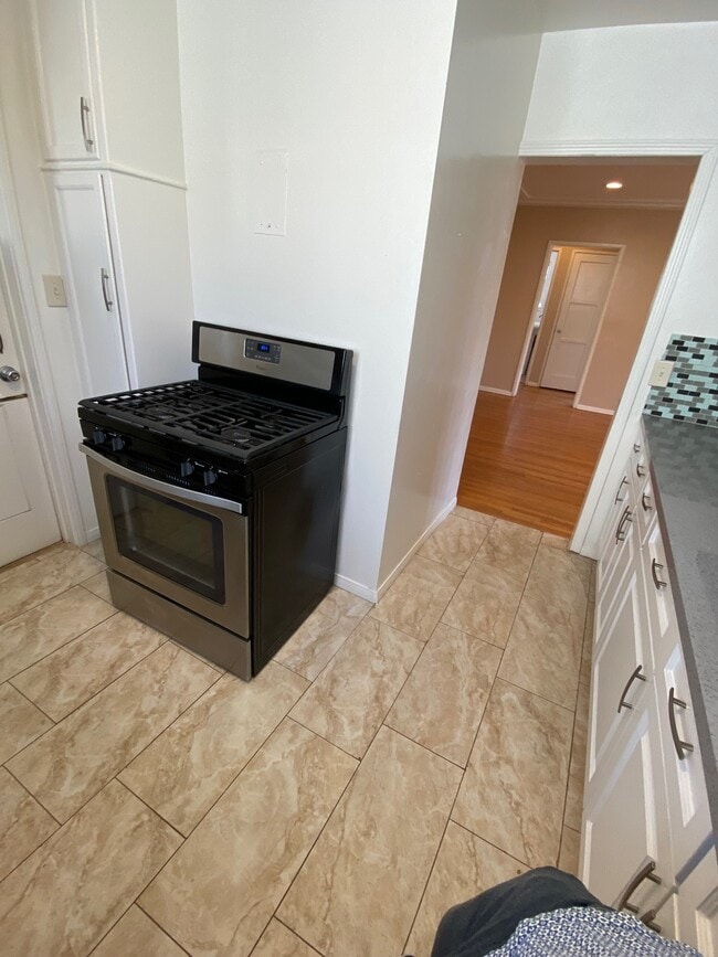 Photo - 626 Midvale Ave