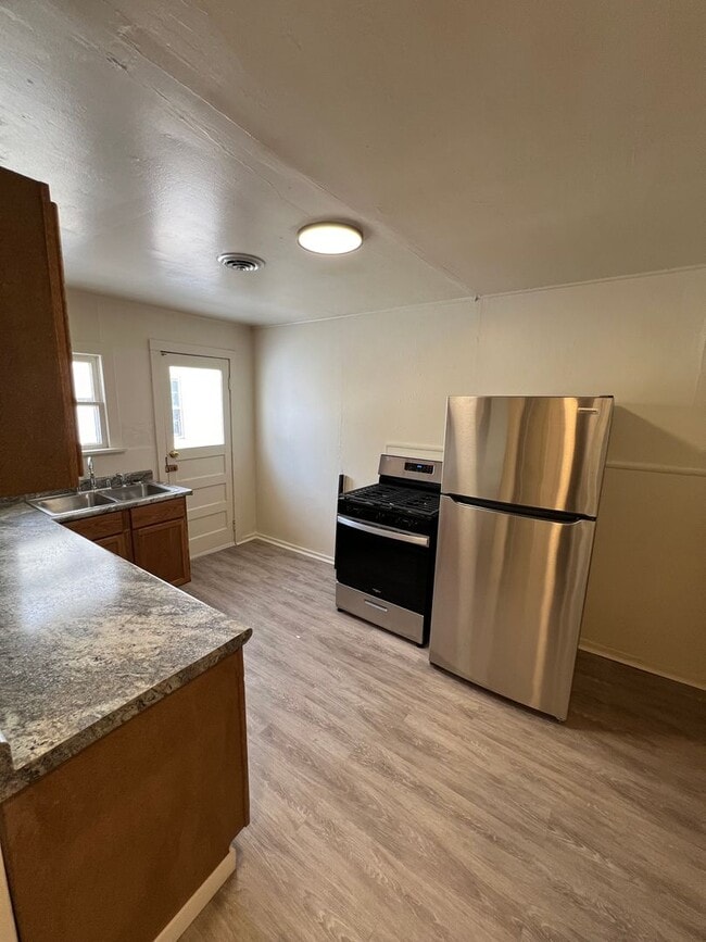 Photo - 332 W 17th St Unit 2