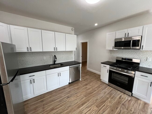 Building Photo - 110 Old Harbor St Unit 3
