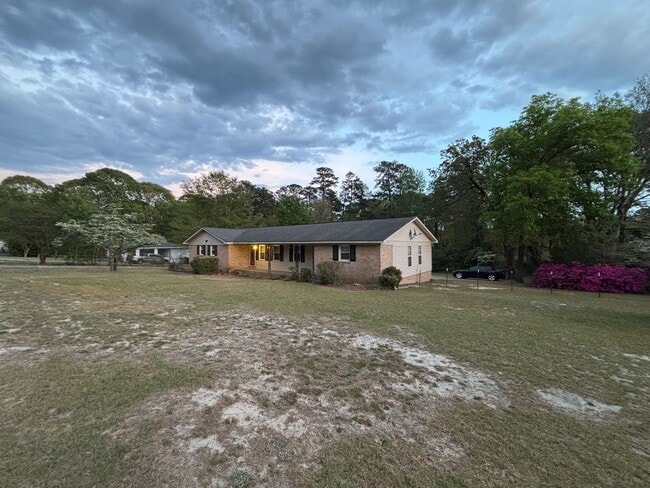 Photo - Move-In Ready Ranch in the Heart of Elgin!