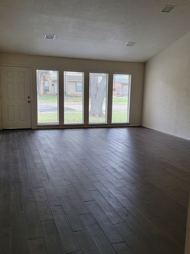 Photo - 320 Towne House Ln