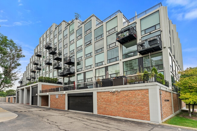 Building Photo - 61 W 15th St