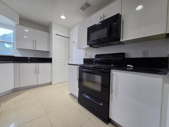 Photo - 533 NW 47th Ave