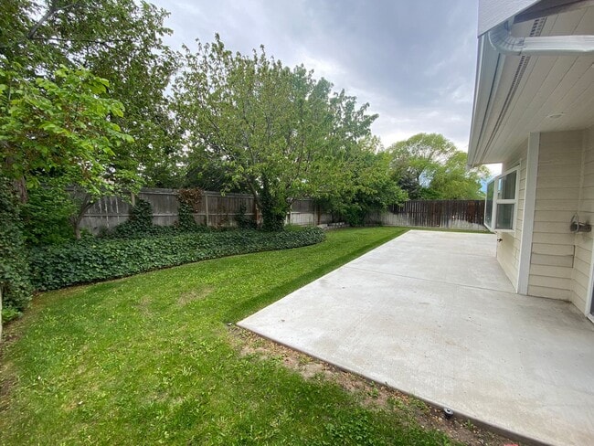Photo - BONUS RENT SPECIAL! Backyard Oasis: 3 Bedr...