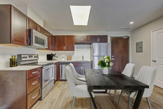 Photo - Linden Crossing