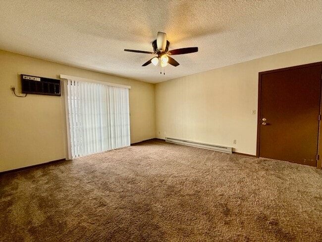 Photo - ONTARIO - 2 Bedroom Move-In Ready! Unidad 2165 4