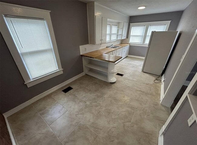 Photo - 620 5th Ave W