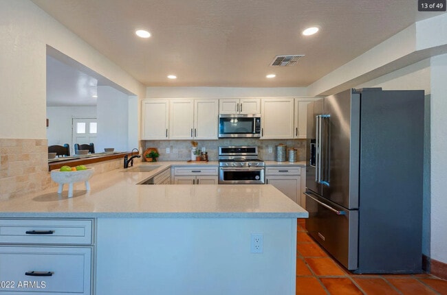 Kitchen - 5418 E Yolantha St