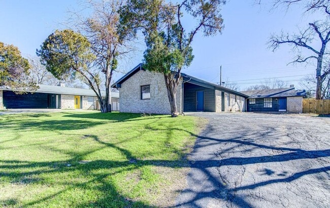 Building Photo - 5703 Gloucester Ln