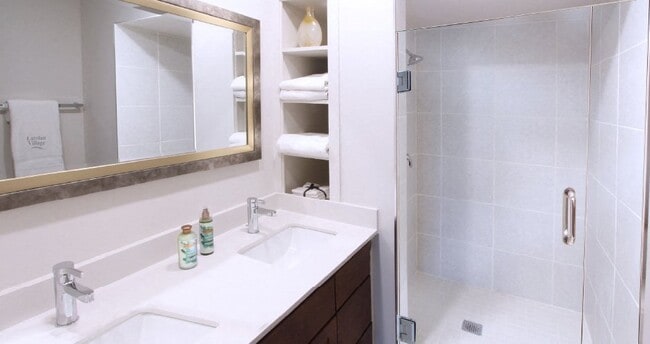 Acabados de casas personalizados - Latvian Village Apartments