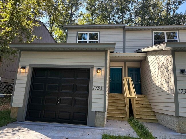Photo - 1733 Beechwood Cir S