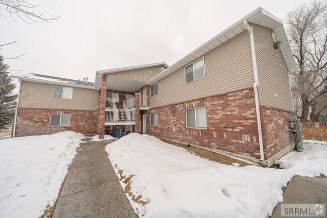 Building Photo - BRENTWOOD UPPER UNIT CONDO 2 Bed, 1 Bath w...