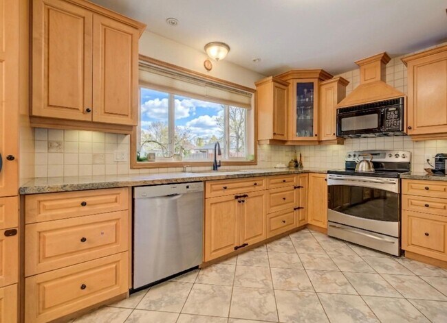 Photo - 209 Willowdale Av