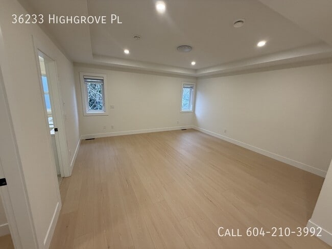 Photo - Brand New Large Rowhomes Near Ledgeview