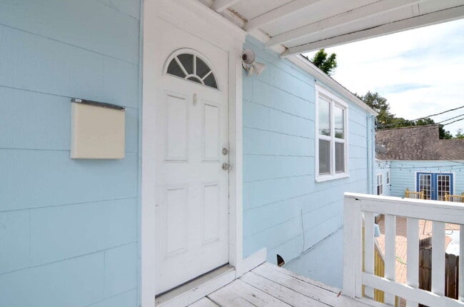 Photo - 2649 1/2 Dartmouth Ave N