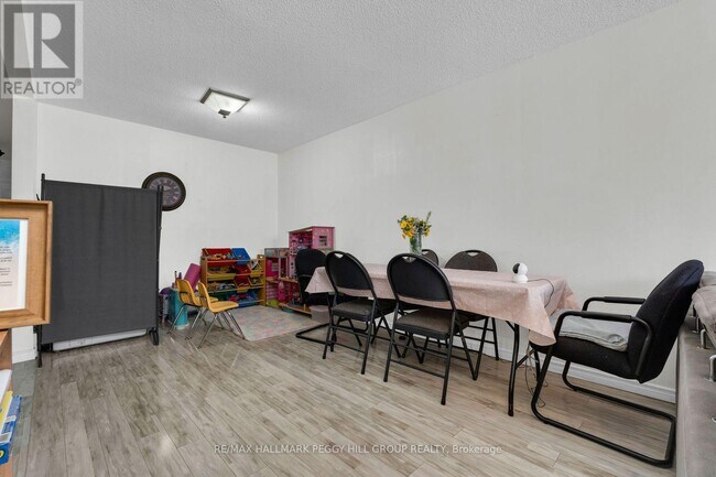 Photo - 53 Sanford St