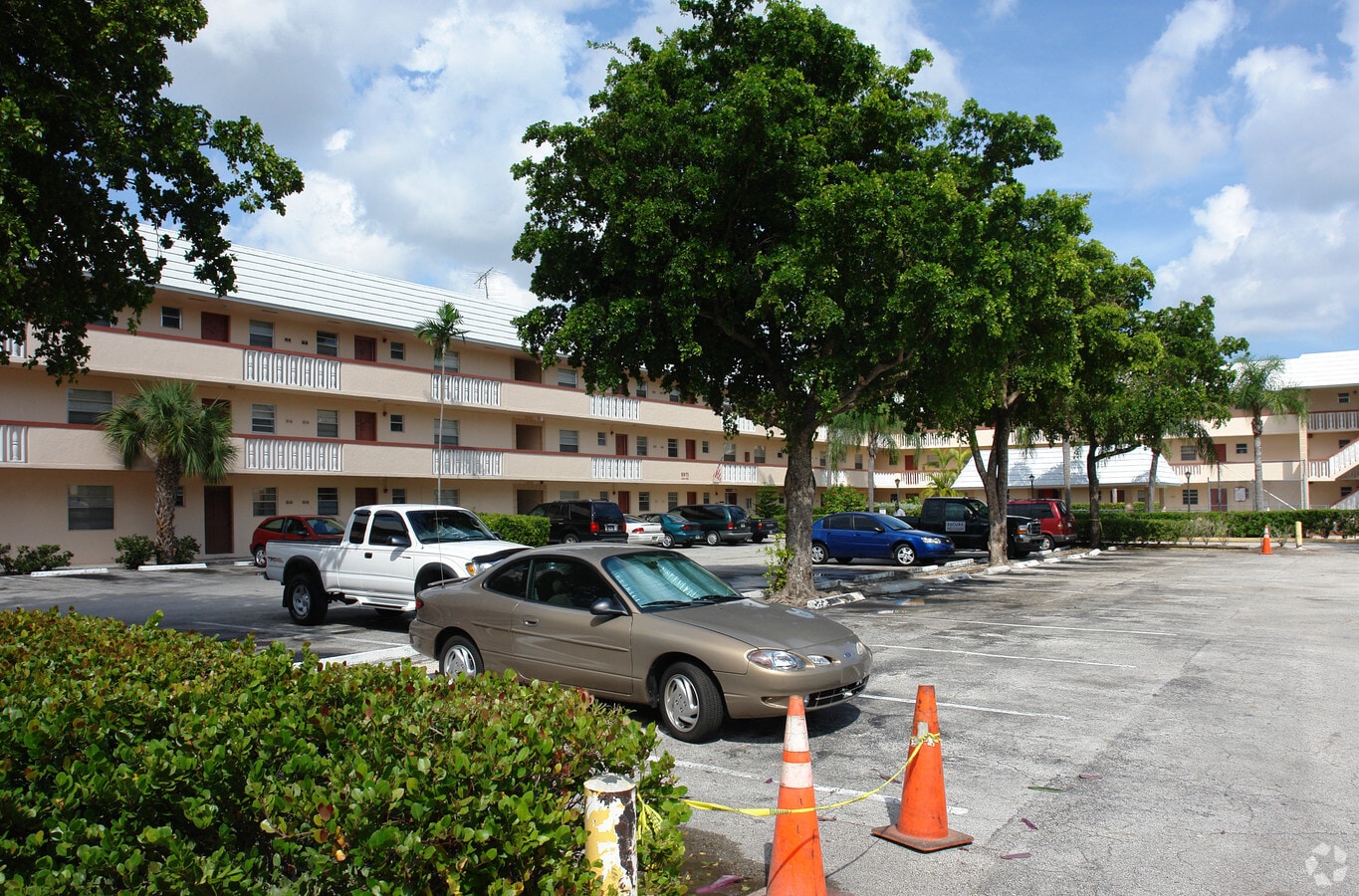 Sunset Apartments - Sunset Apartments