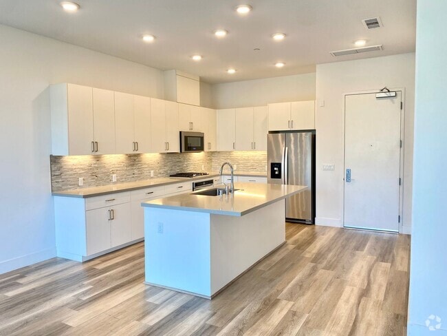 Building Photo - $3690 / 2 BR BRAND NEW PENTHOUSE CONDO AT ...