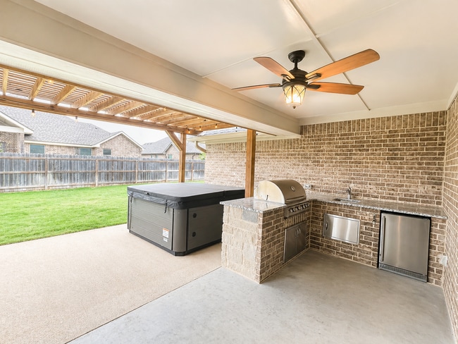 Photo - AVAILABLE FOR MOVE-IN WITH A 2-WEEK NOTICE