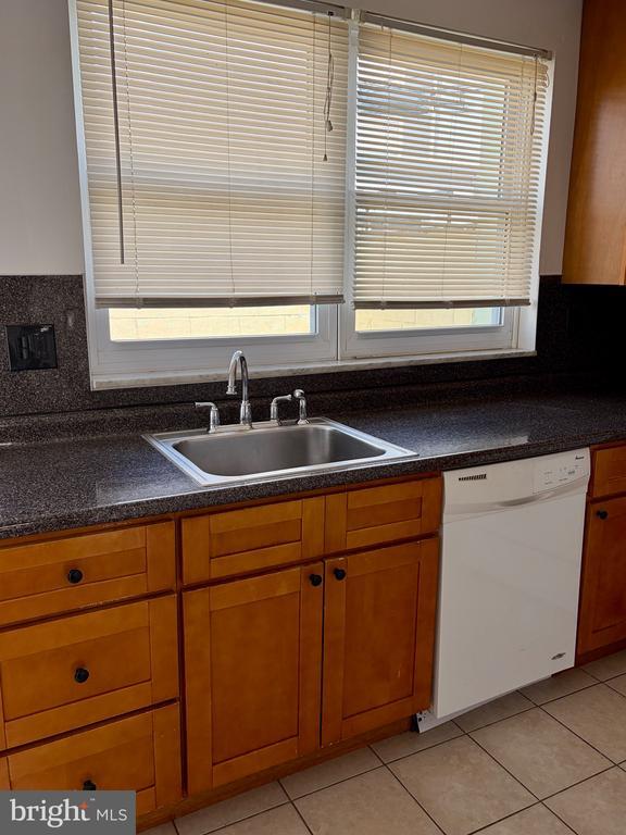 Photo - 355 Mercy St