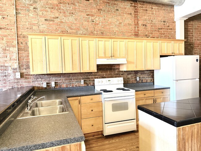 Photo - 126 W Main St