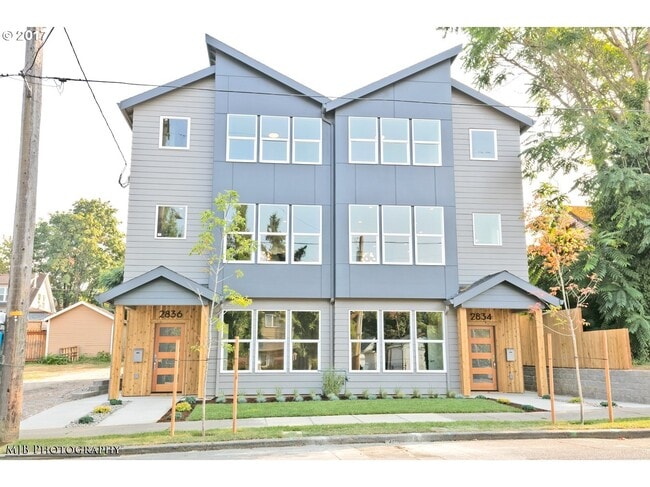 front of building - 2834 NE Killingsworth St Unidad B