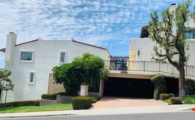 Photo - Unbeatable Location! Ocean View two bedrooms and two bathrooms two story condo with gated undergr... Unidad # 6
