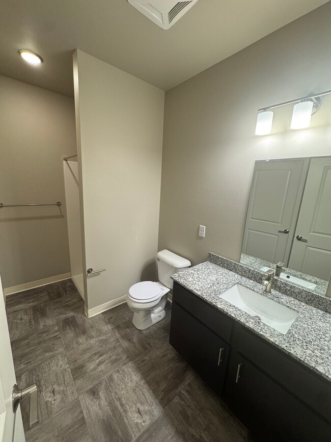 Studio - Bathroom