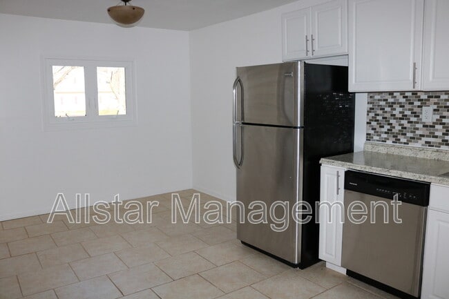 Photo - 958 Quentin Rd