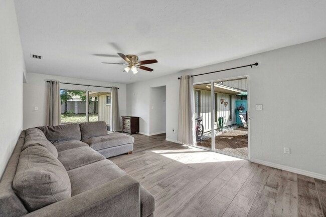 Photo - 4280 Island Cir Unit A
