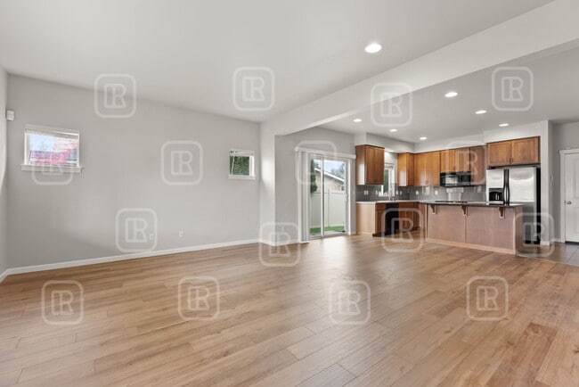 Photo - 1840 N Willamette Rd