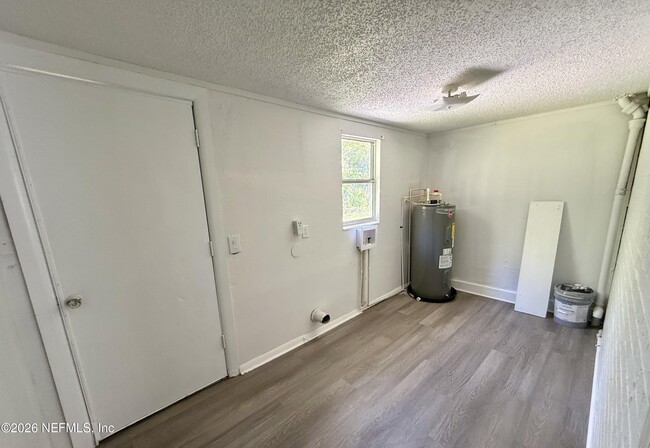 Photo - 2173 W 14th St