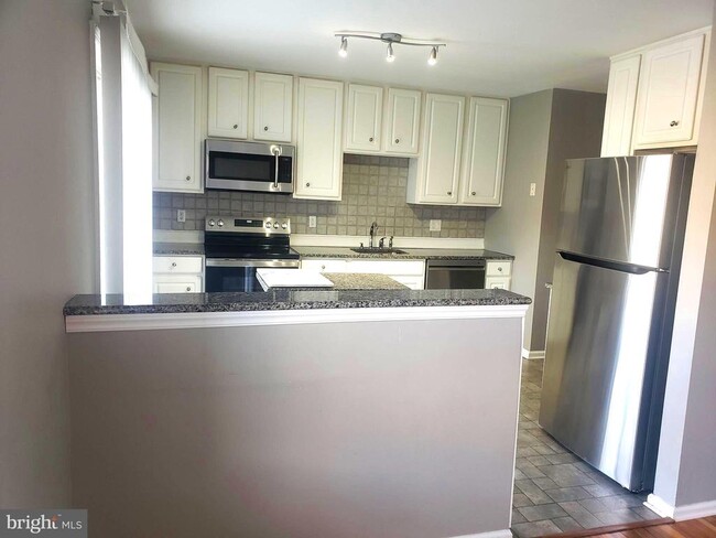 Photo - 5002 Essex Ln