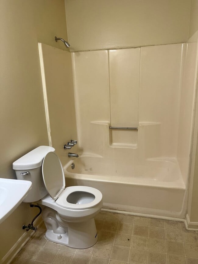 Photo - 2 Bed, 1 Bath Apartment Unit 116