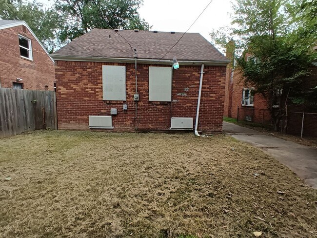 Photo - 15421 Stout St