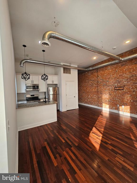 Building Photo - 3228 W Diamond St Rental
