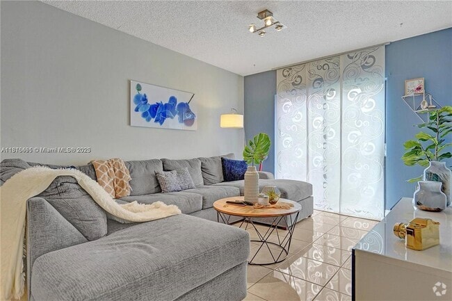 Building Photo - 1490 W 42nd Pl Unit 303 Rental
